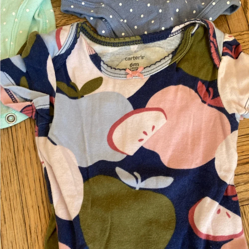 Carter’s girls onesies Size 6 months